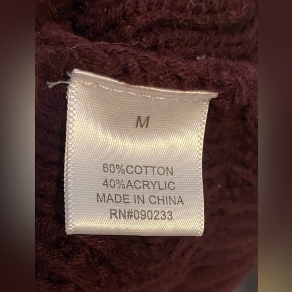 Kendall & Kylie Cropped Cable Knit Sweater, Medium - Picture 5 of 7